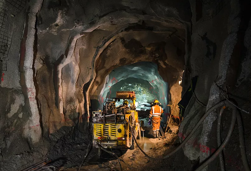 Underground mine, mineral extraction machine, coal, gold, silver.